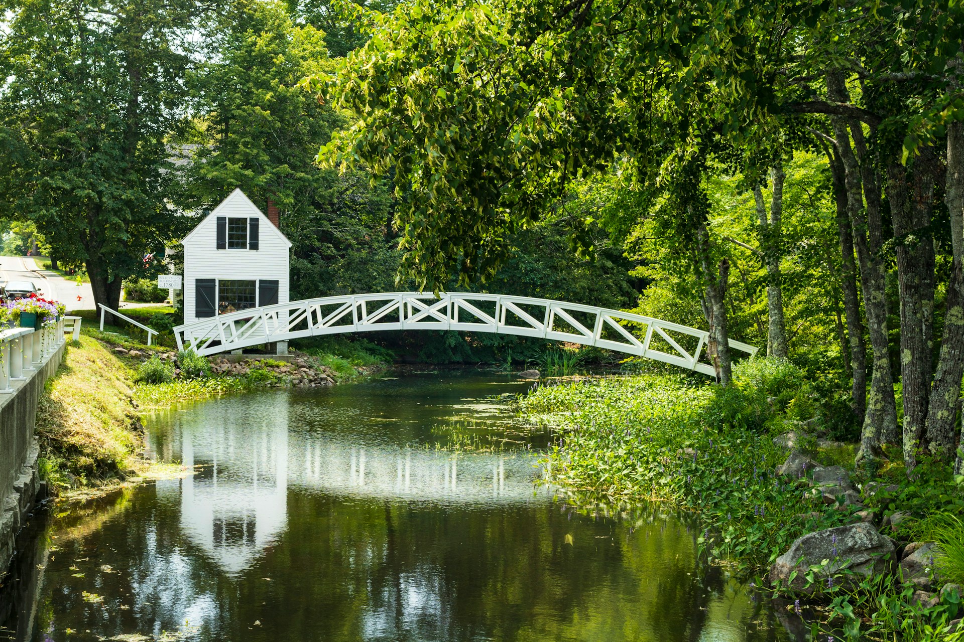 benjamin-r-eCnKv1NwjaA-unsplash